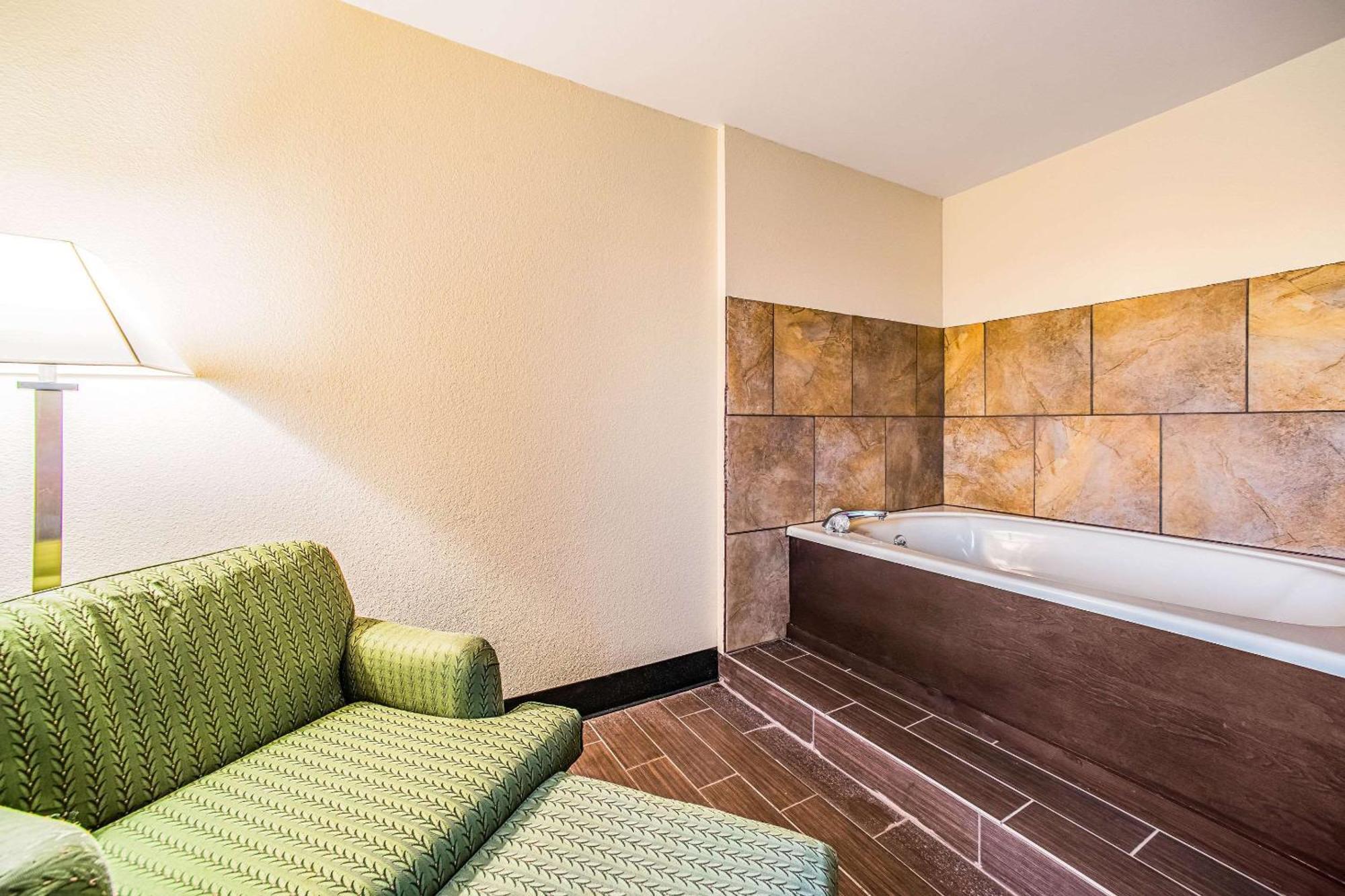 Quality Inn Carbondale University Area Экстерьер фото